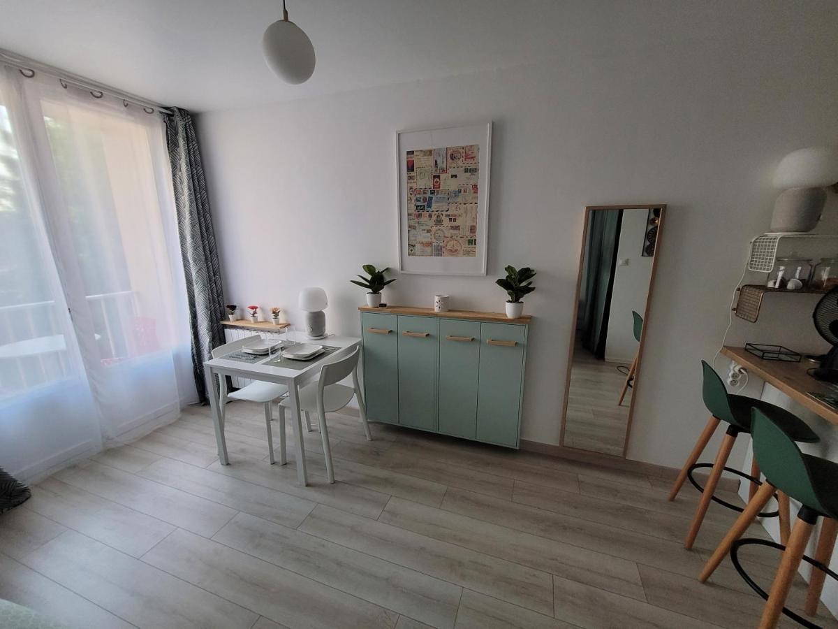 Studio bien équipé, situé en hyper centre Vendôme Extérieur photo