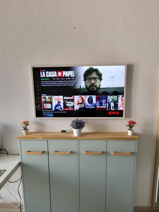 Studio bien équipé, situé en hyper centre Vendôme Extérieur photo